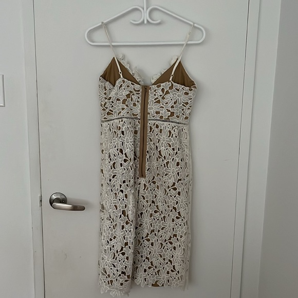 Robe - Picture 2 of 2